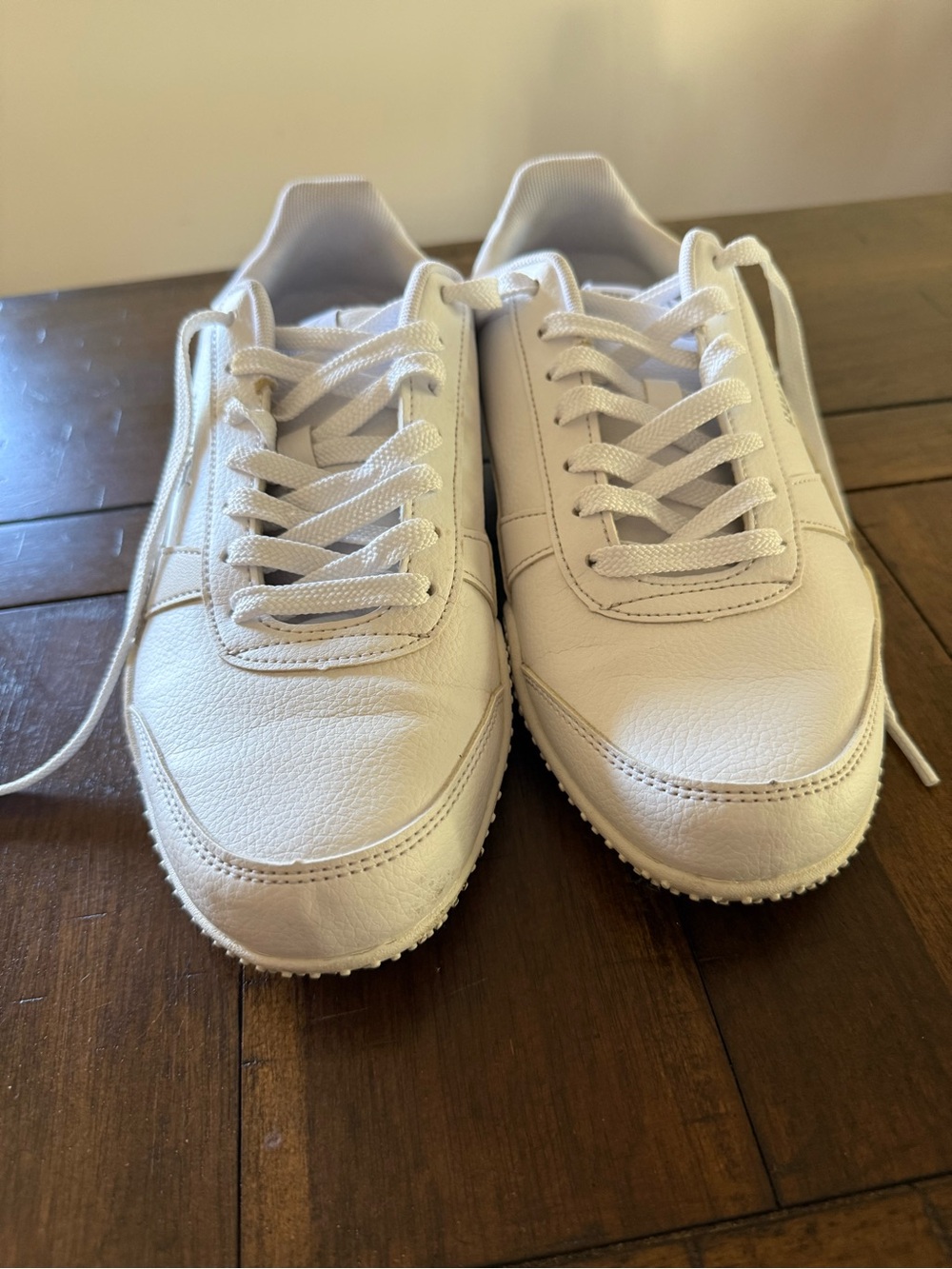 Puma Bella Women's White Low-Top Sneakers size 10